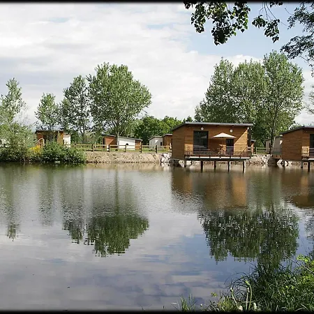 Au Bord De L'etang Avec Terrasse Privative, Parfaits Pour La Peche Et Detente En Nature - Fr-1-496-88 *